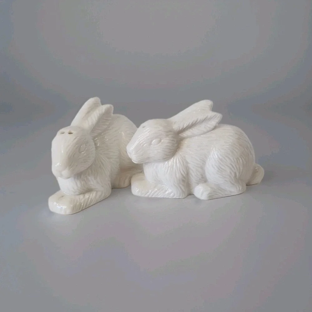 Vintage 1980s White Ceramic Bunny Rabbit Salt Pepper Shakers Crouching Easter 5